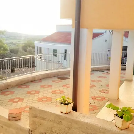 Apartman Kolan *